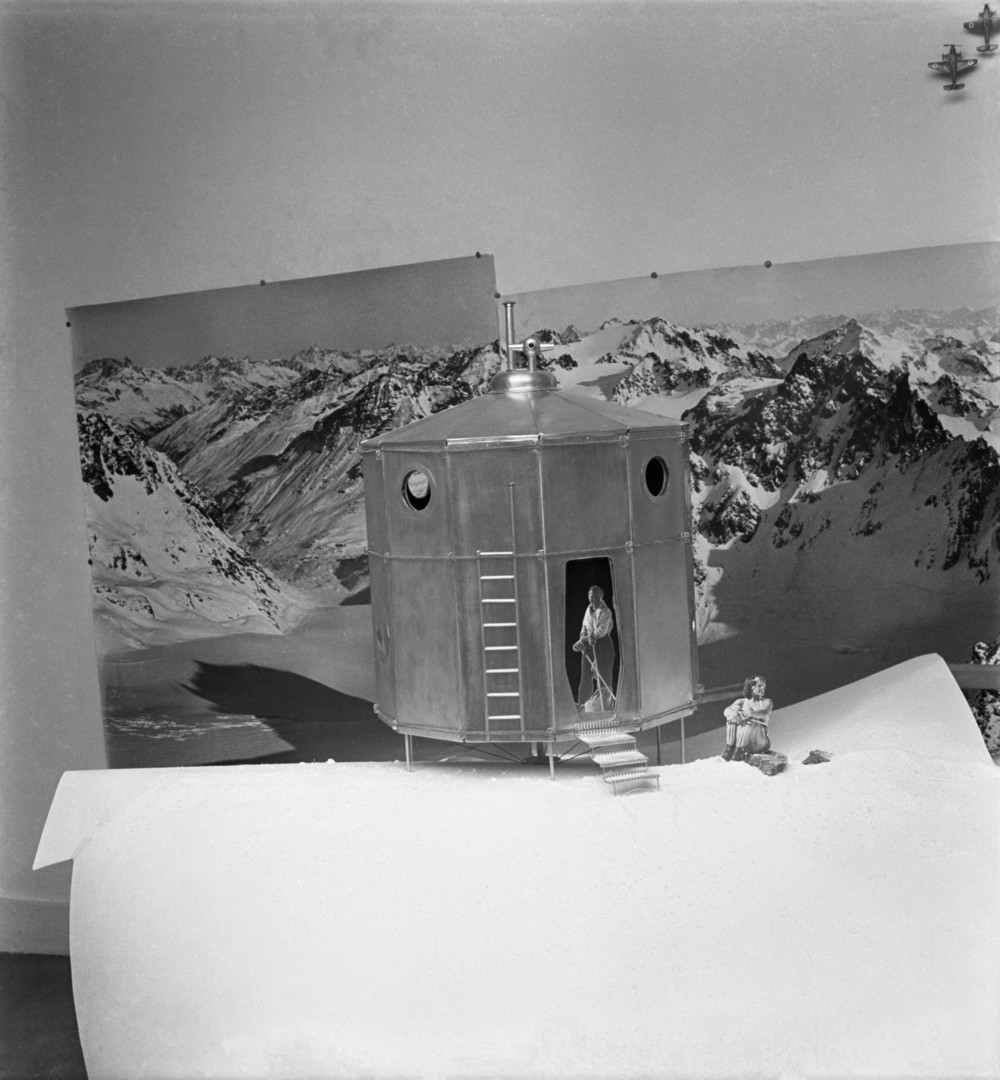 charlotte-perriand-pierre-jeanneret-photographie-de-la-maquette-le-refuge-tonneau-1938- © adagp-paris-2019- © charlotte-perriand- achp